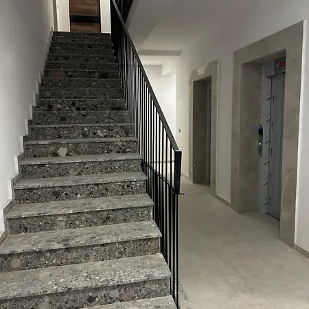 Urban Mountain View Apartman Tirana
